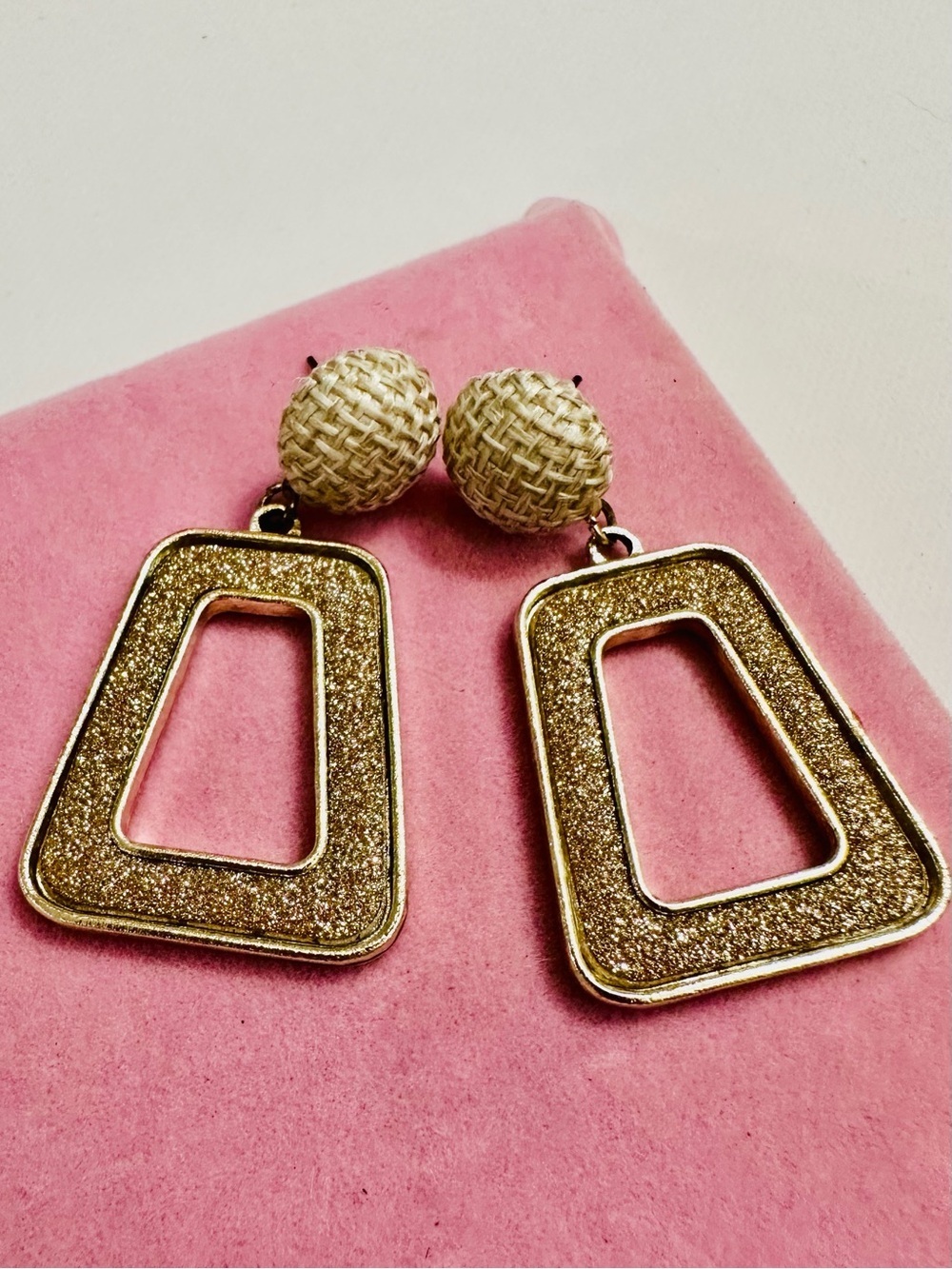 Woven Stud Gold Glitter Geometric Dangle Earrings - Picture 2 of 2